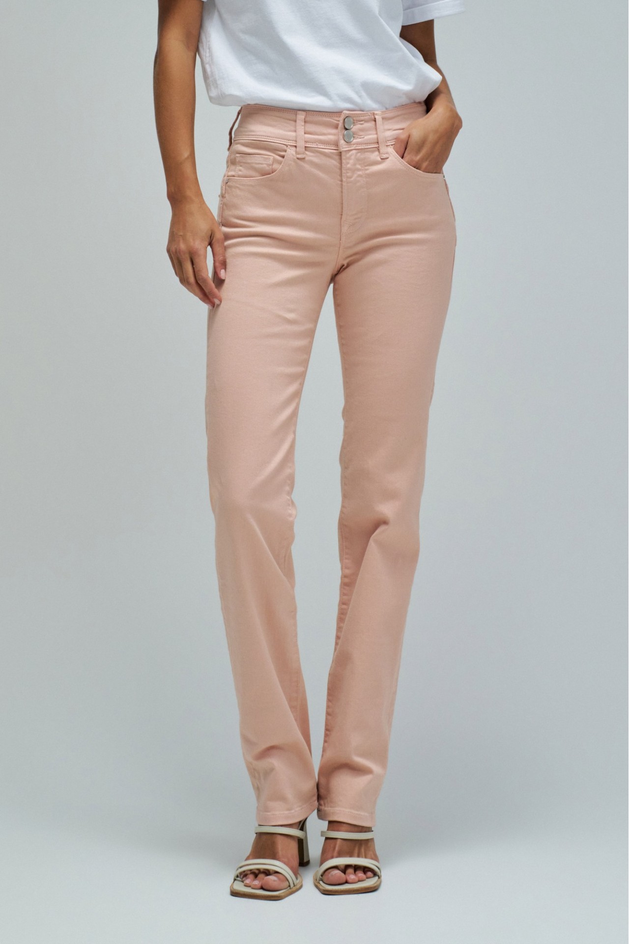 SECRET PUSH IN SLIM JEANS