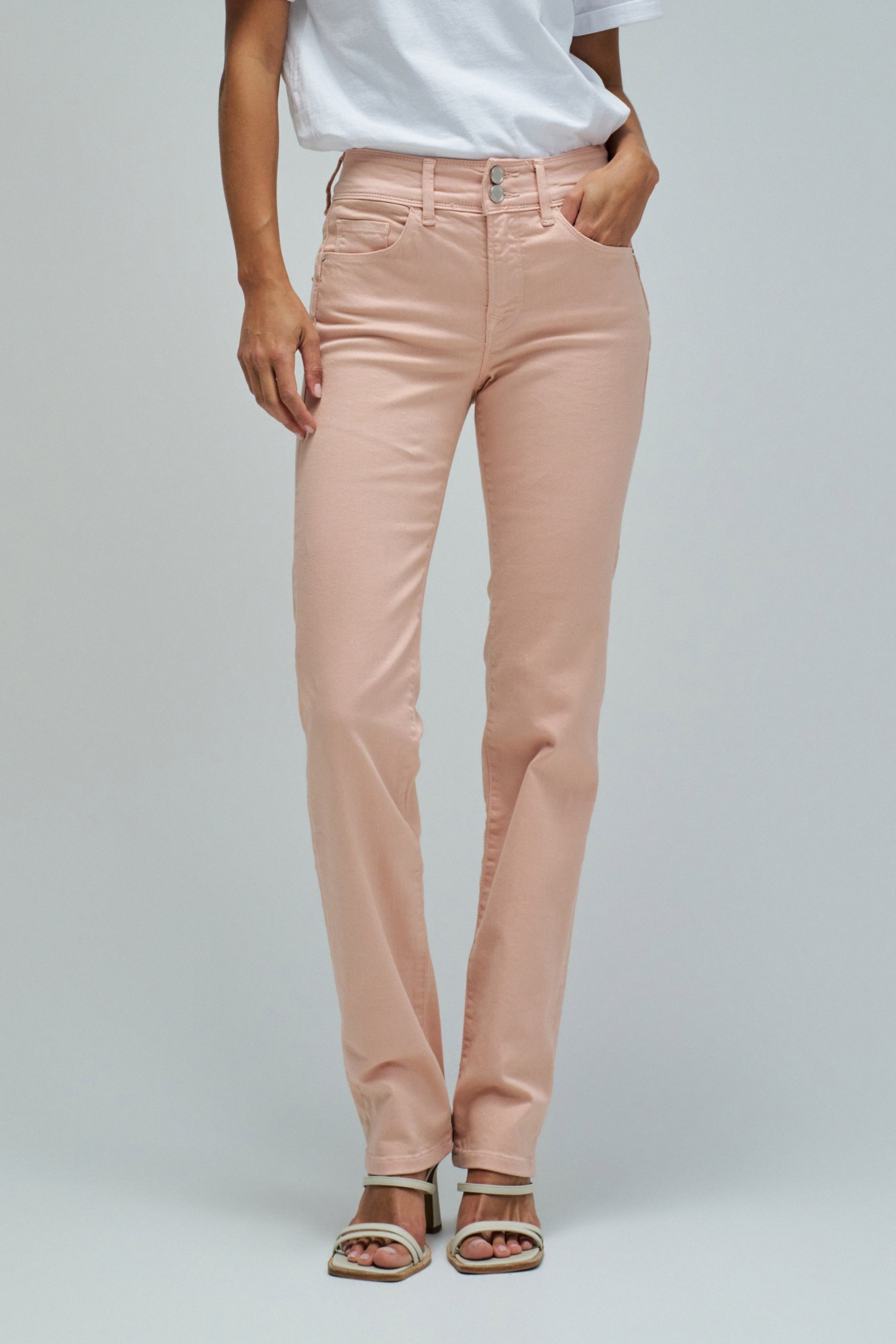 SECRET PUSH IN SLIM JEANS