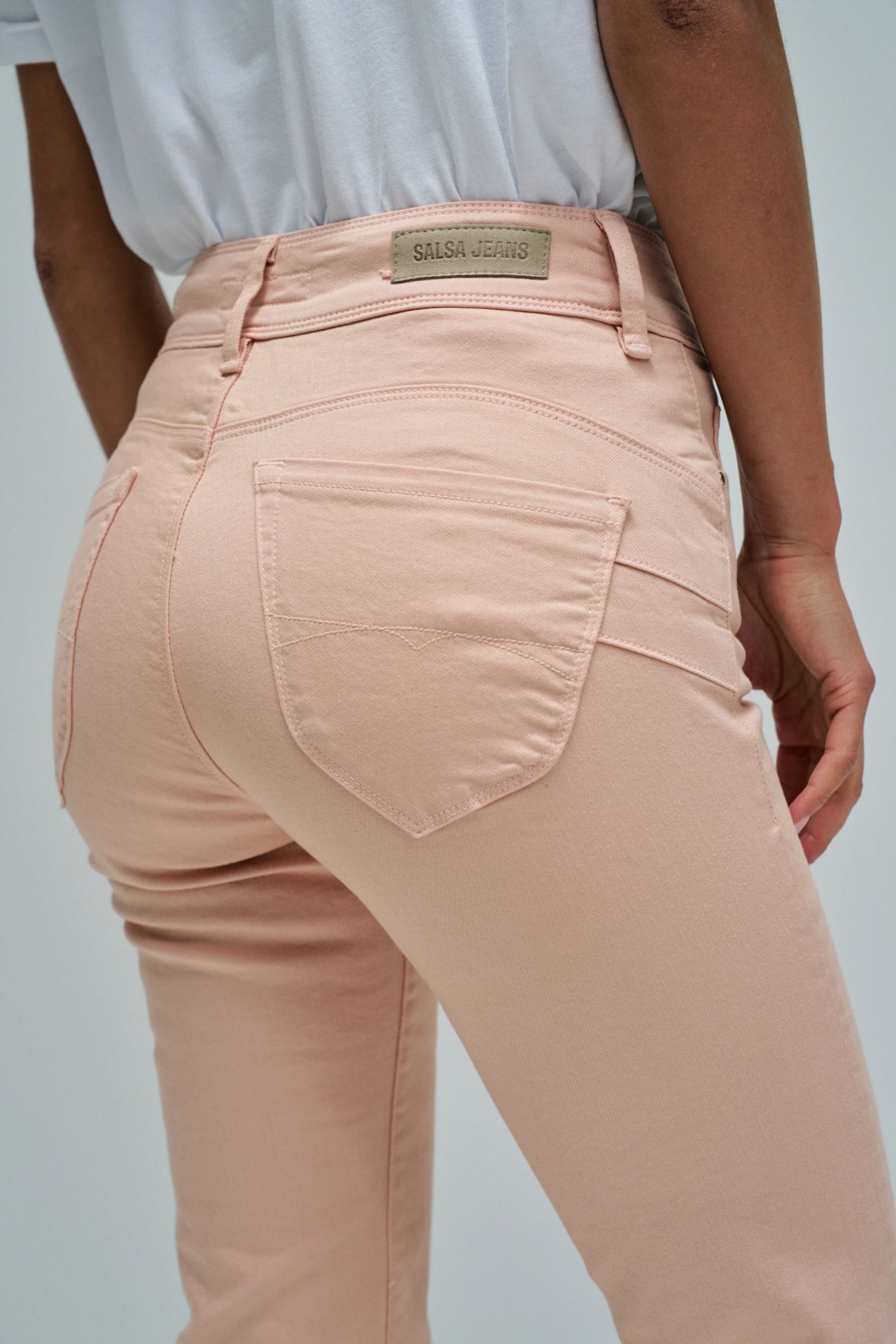 SECRET PUSH IN SLIM JEANS