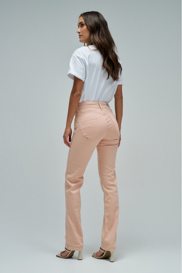 SECRET PUSH IN SLIM JEANS