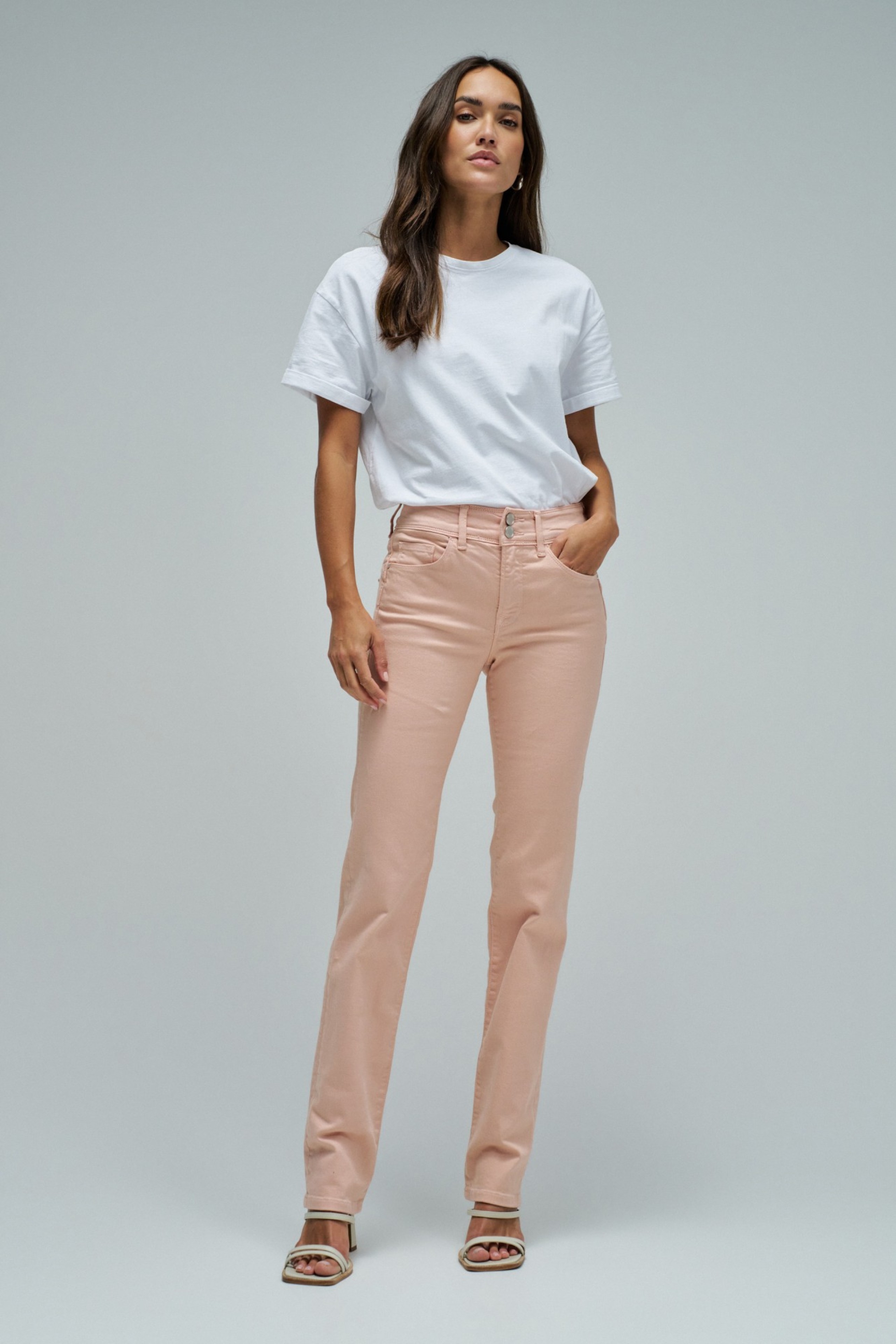 SECRET PUSH IN SLIM JEANS