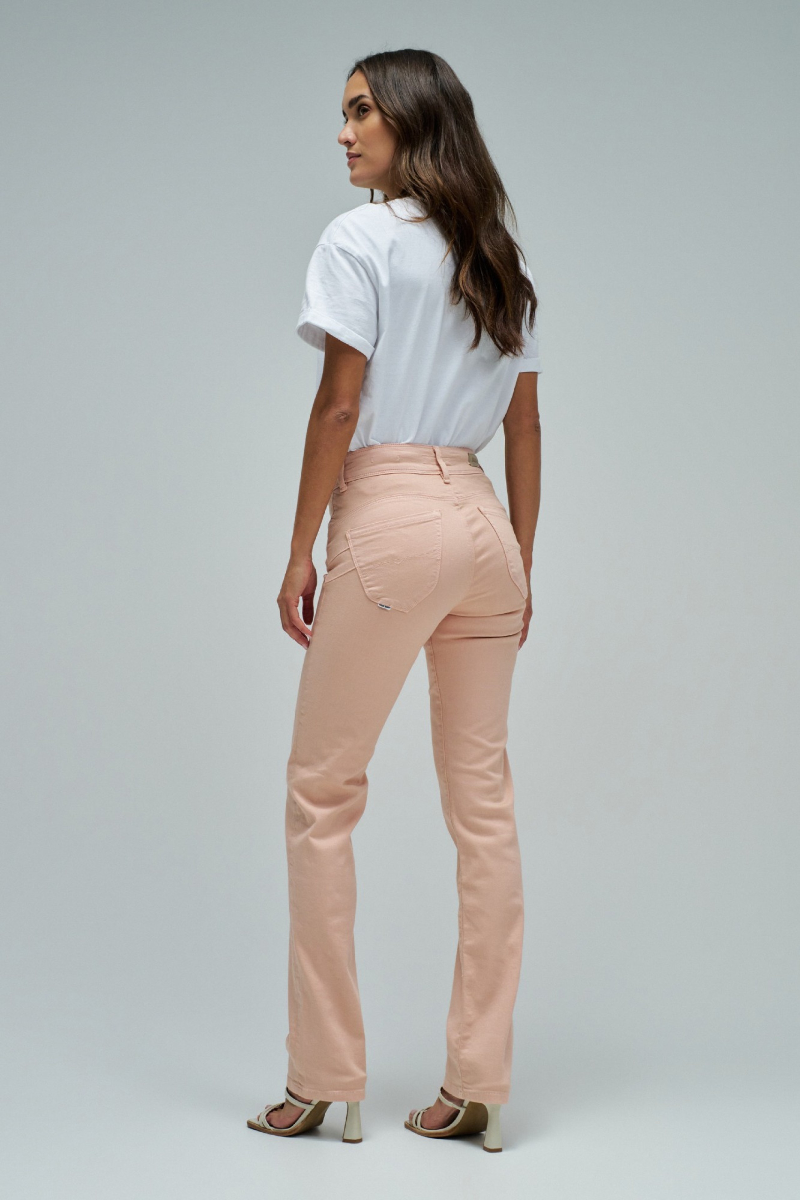 SECRET PUSH IN SLIM JEANS