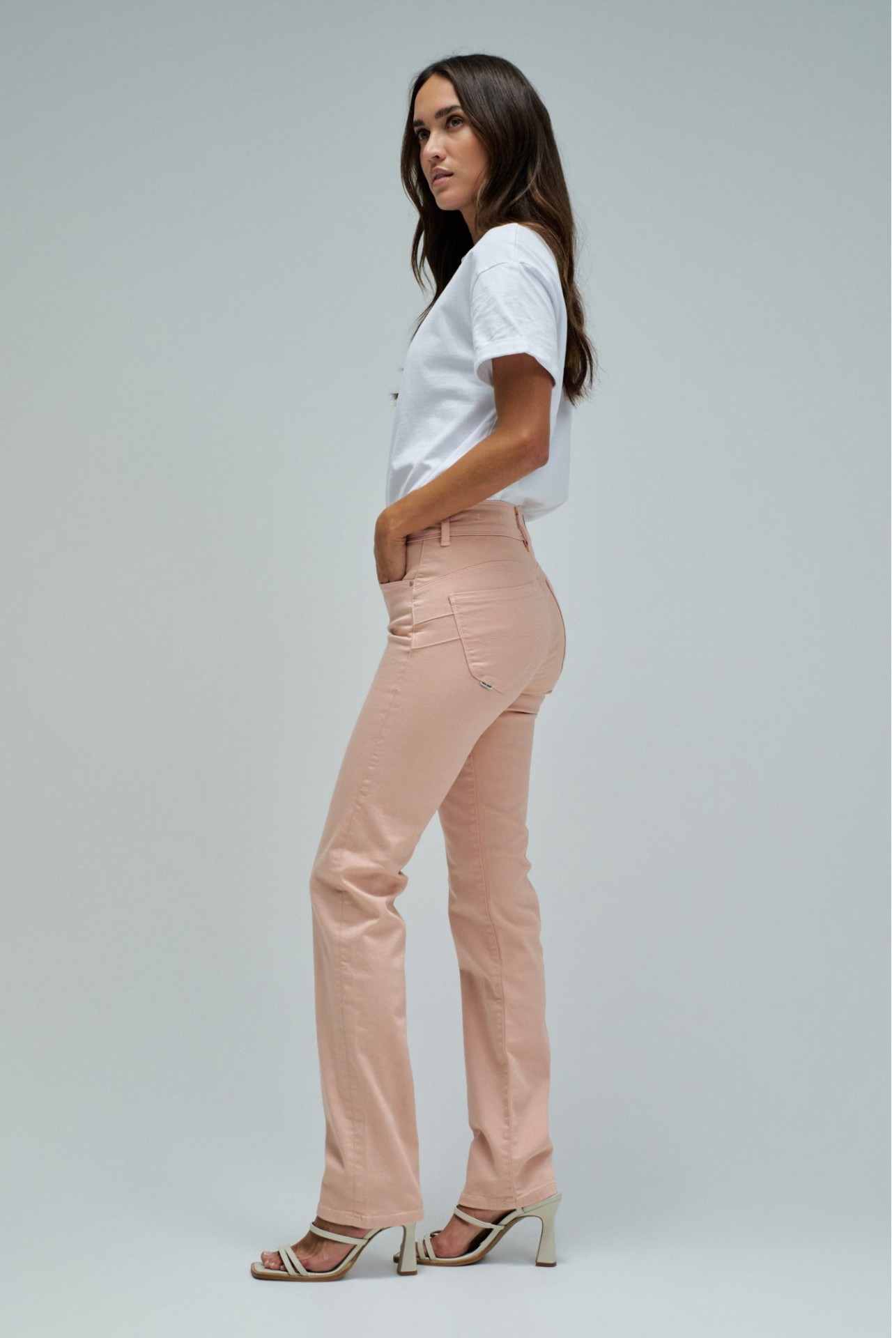 SECRET PUSH IN SLIM JEANS