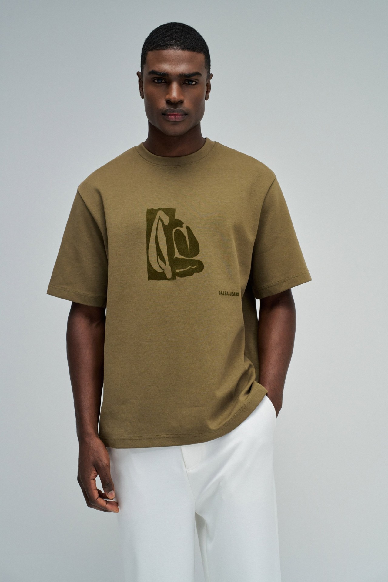 T-SHIRT MET FLUWELEN PRINT