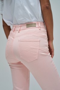 FAITH PUSH IN CROPPED SLIM JEANS