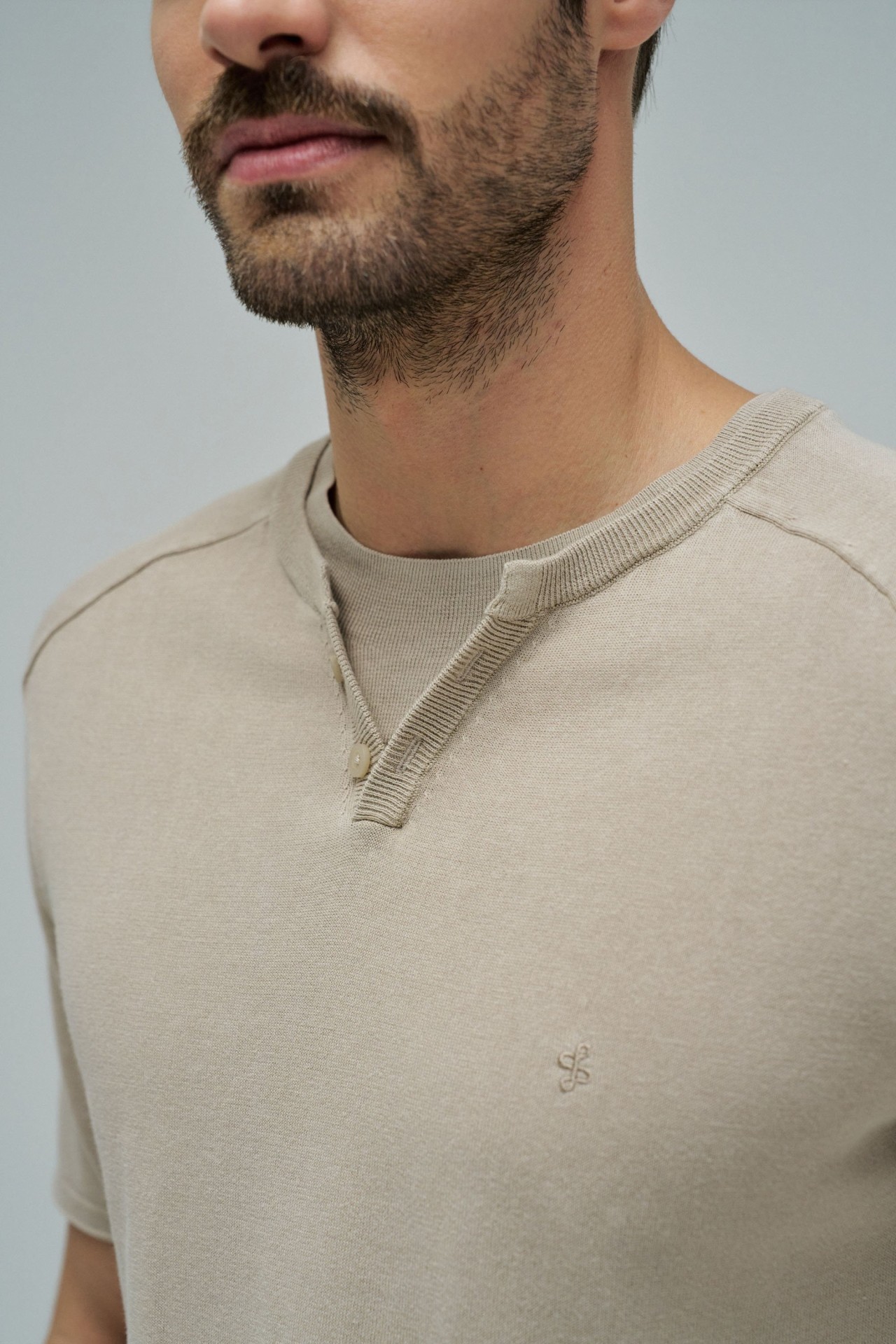 T-SHIRT COM BRANDING