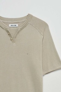 T-SHIRT COM BRANDING
