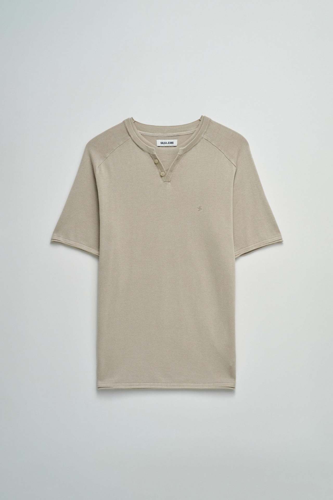 T-SHIRT COM BRANDING