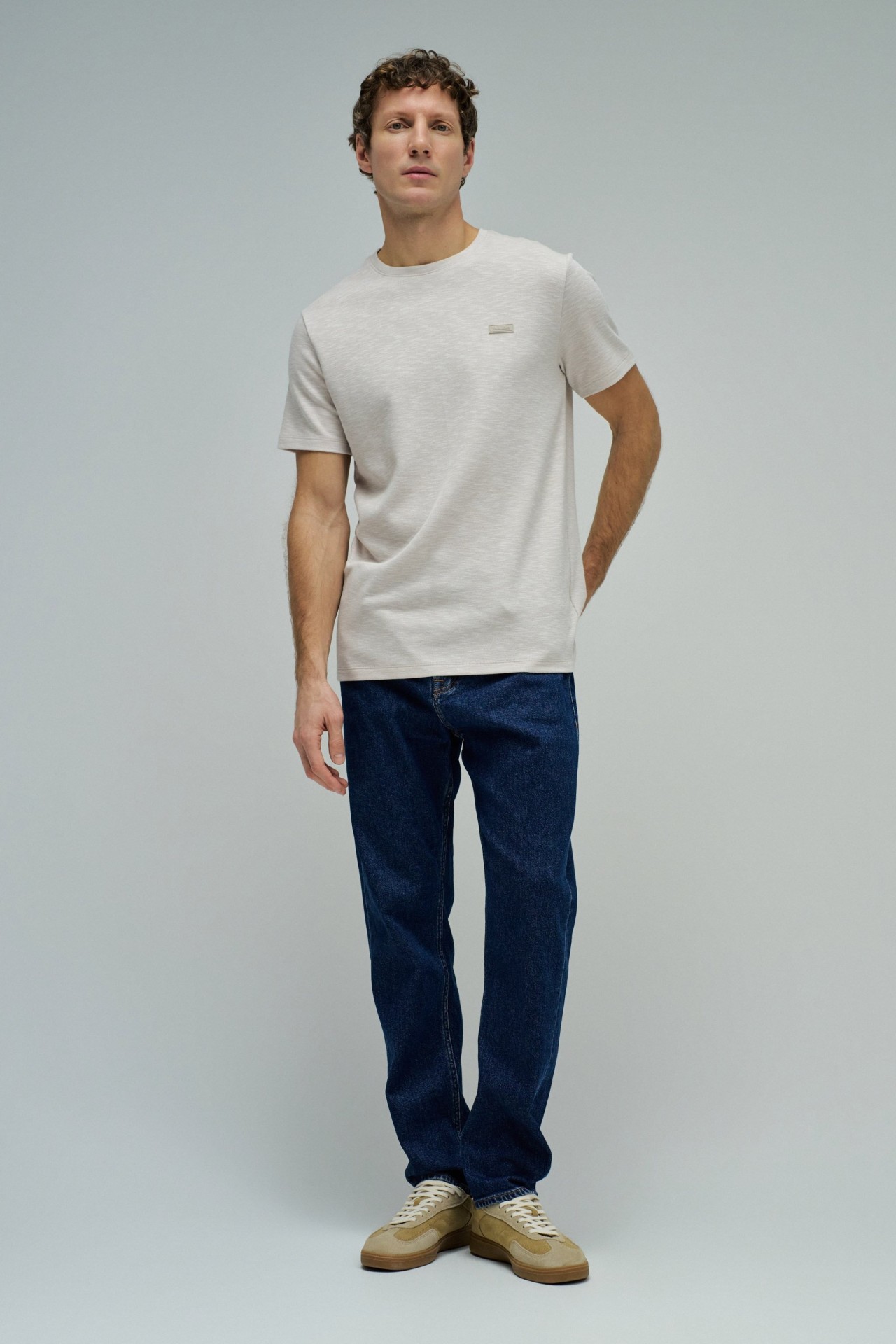 T-SHIRT MIT BRANDING