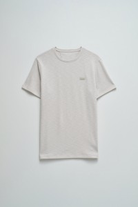 T-SHIRT MIT BRANDING
