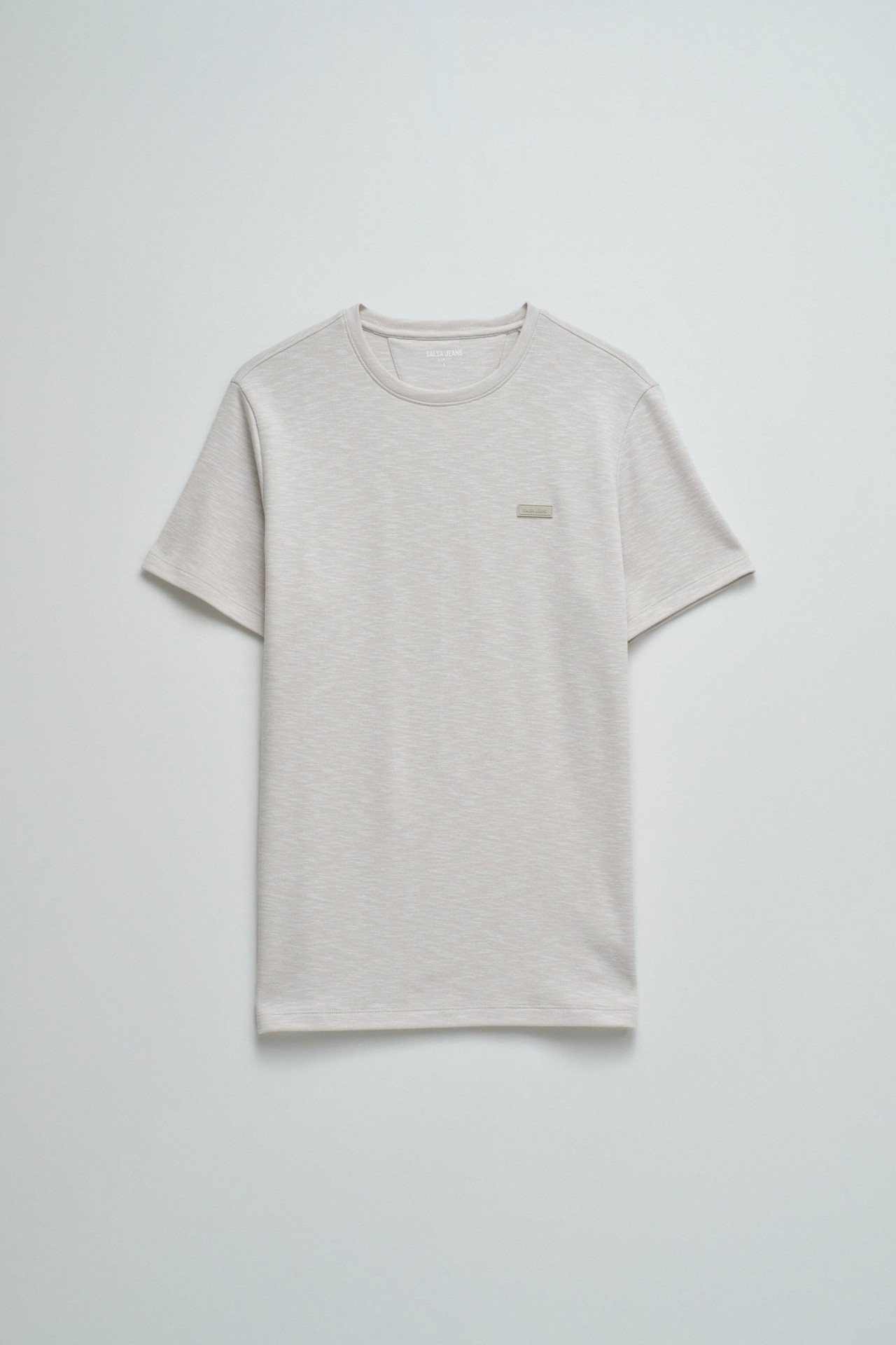 T-SHIRT MIT BRANDING