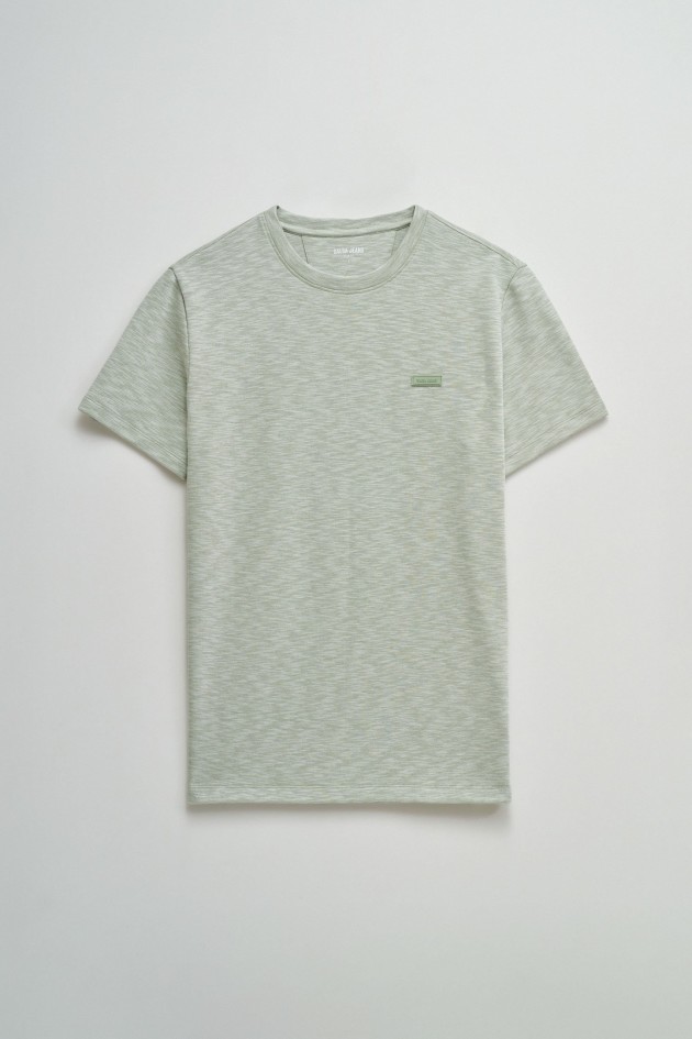 T-SHIRT MET MERKOPDRUK