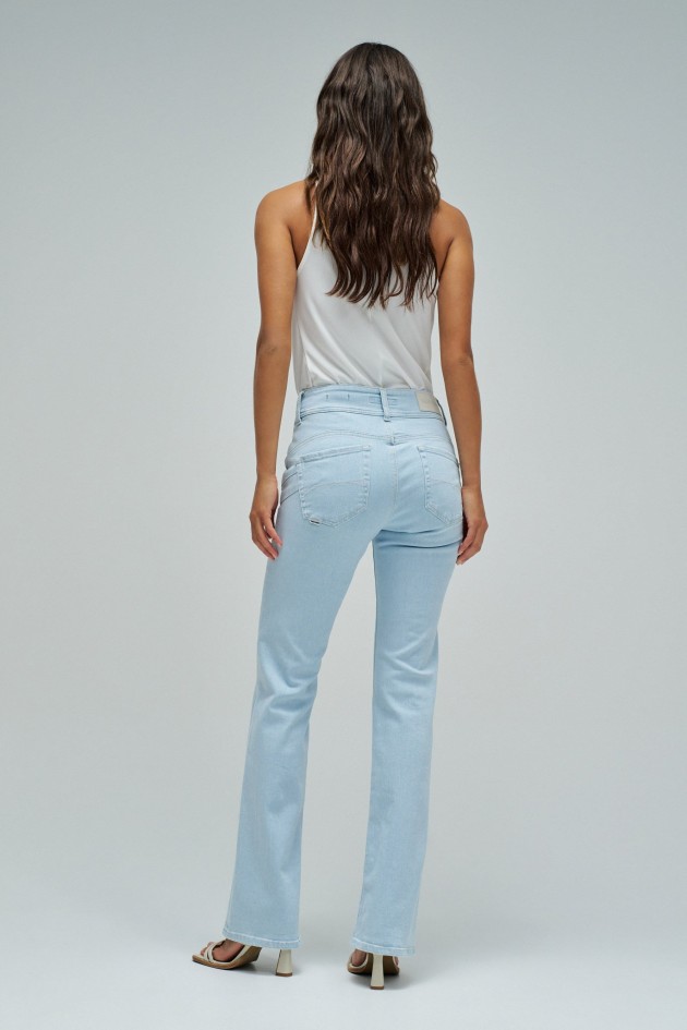 SECRET PUSH IN BOOTCUT JEANS