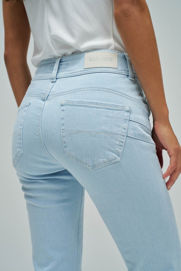 SECRET PUSH IN BOOTCUT JEANS