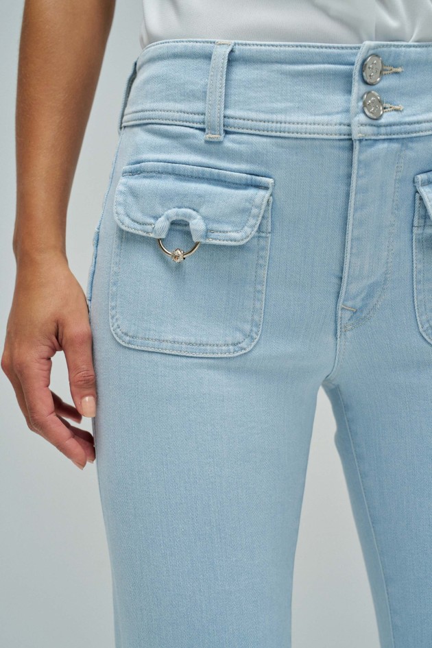 SECRET PUSH IN BOOTCUT JEANS
