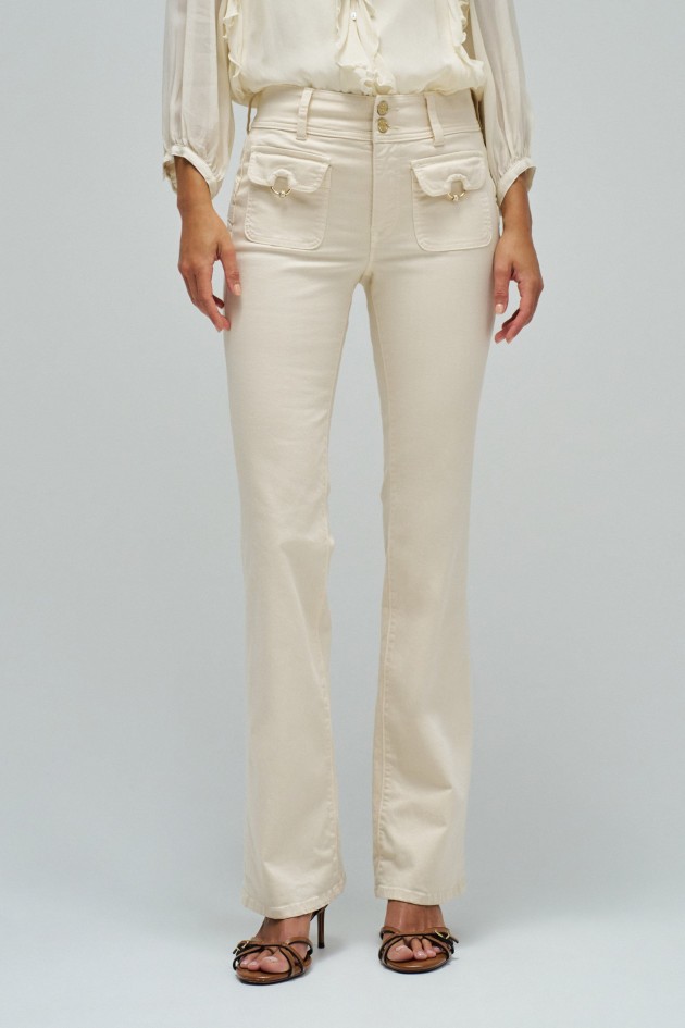 SECRET PUSH IN BOOTCUT JEANS