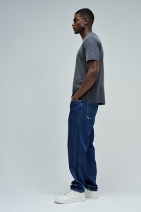 T-SHIRT MET DRUK EN MERKIDENTIFICATIE