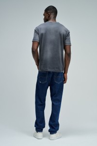 T-SHIRT MET DRUK EN MERKIDENTIFICATIE