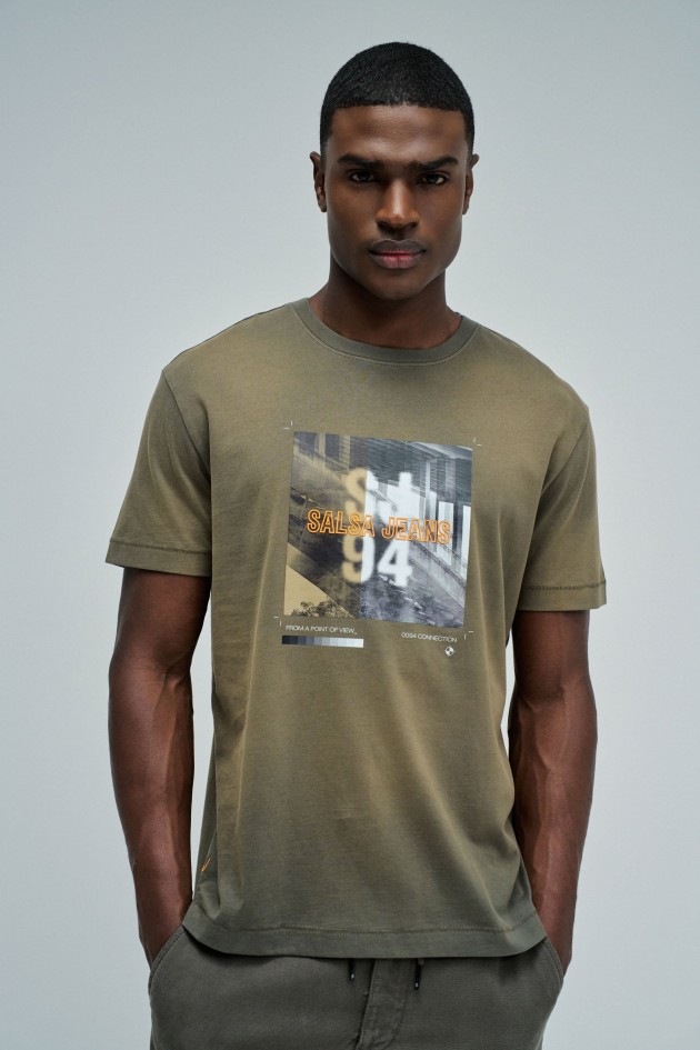 T-SHIRT MET DRUK EN MERKIDENTIFICATIE