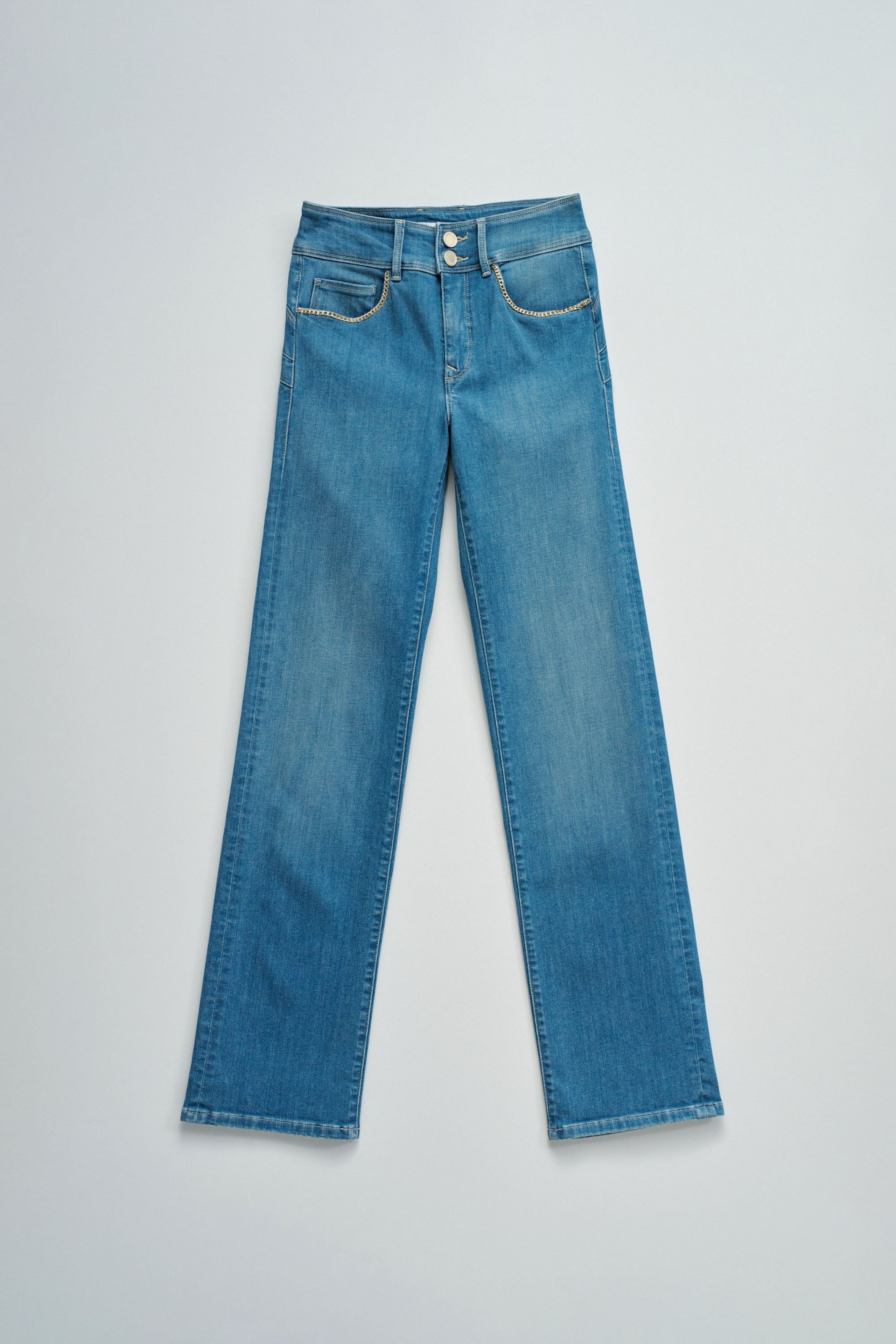 SECRET PUSH IN STRAIGHT JEANS