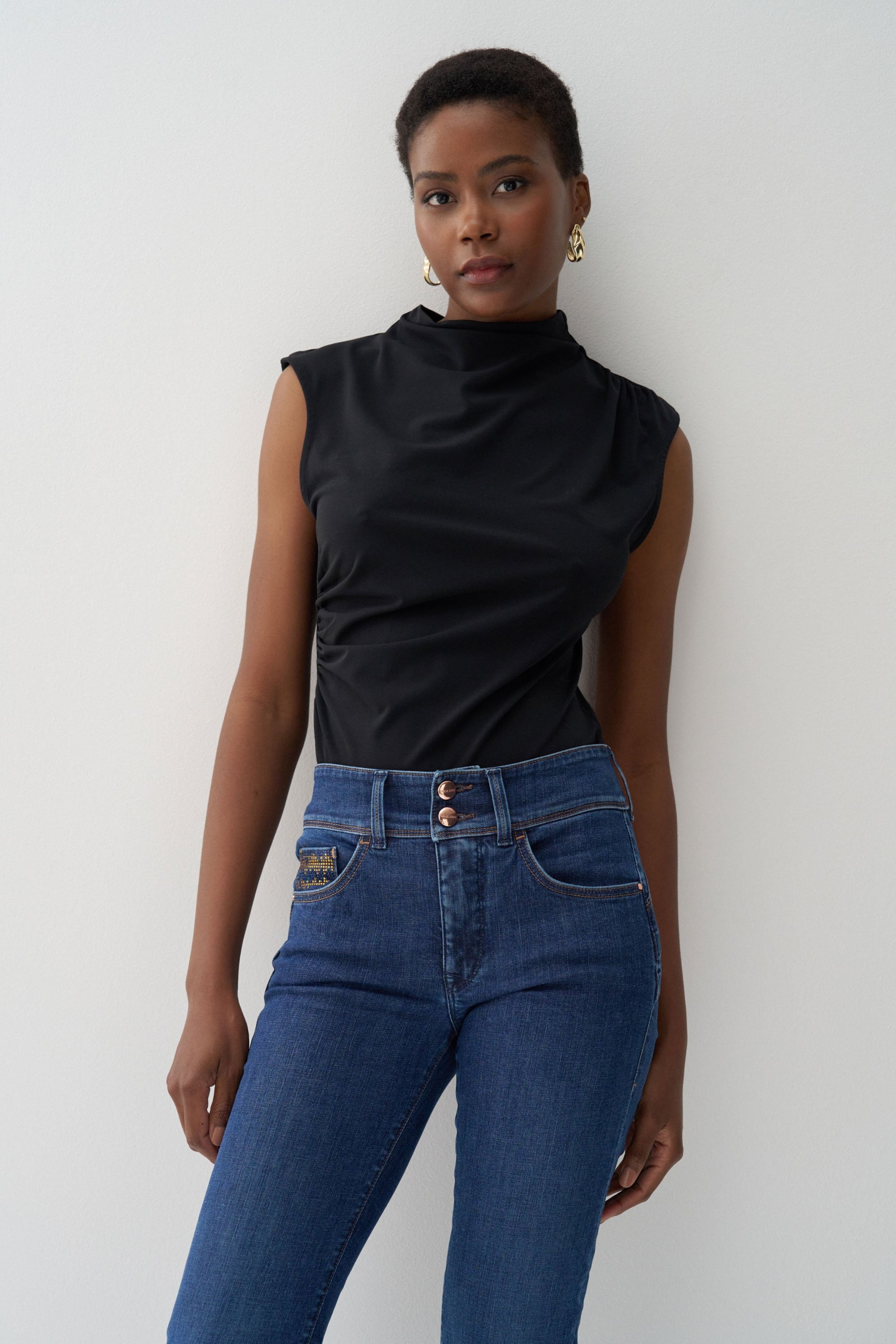 SECRET PUSH IN SLIM JEANS
