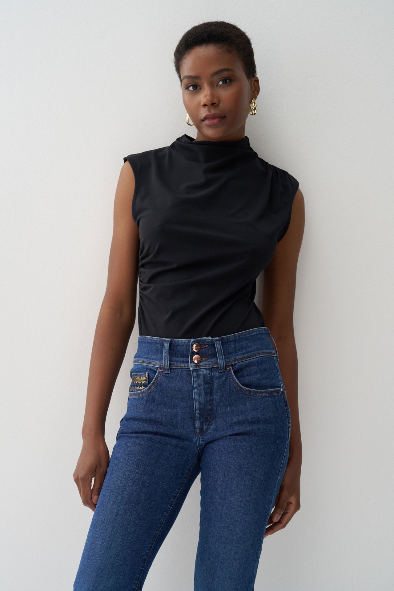 SECRET PUSH IN SLIM JEANS