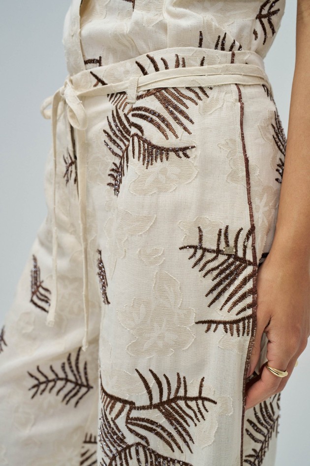 PANTALONES REGULAR FIT CON BORDADOS