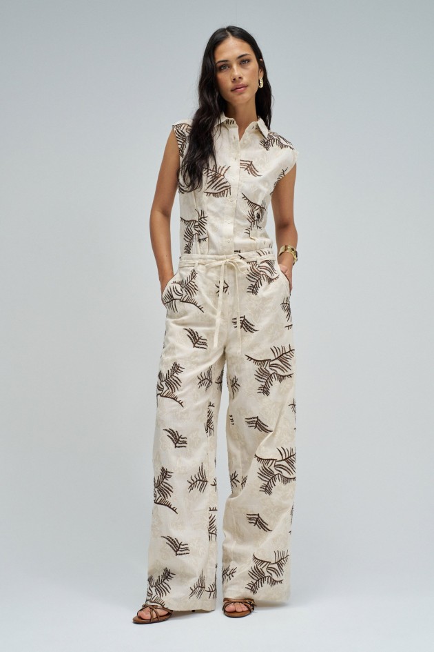 PANTALONES REGULAR FIT CON BORDADOS