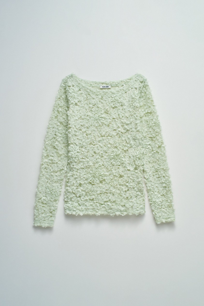 TEXTURED TOP WITH FLOWERS