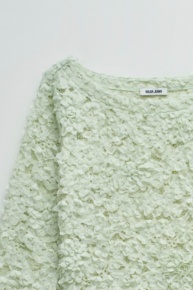 T-SHIRT TEXTURÉE AVEC DES FLEURS