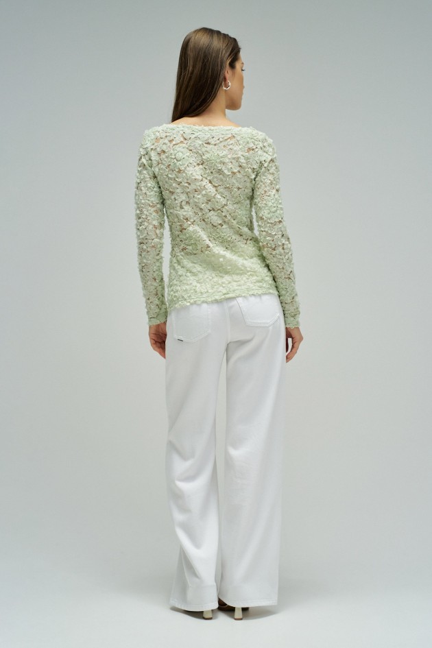 T-SHIRT TEXTURÉE AVEC DES FLEURS