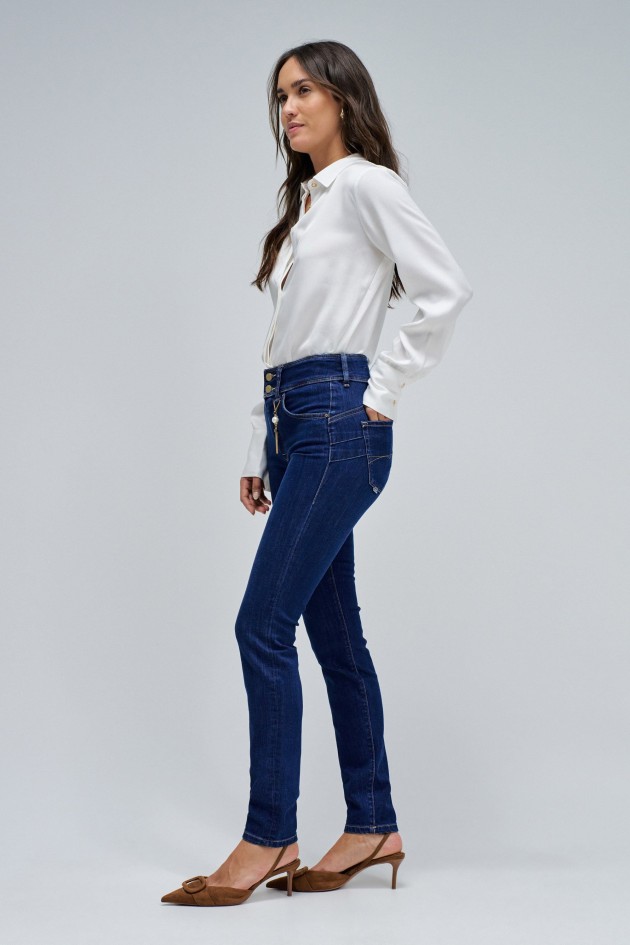 SECRET PUSH IN SKINNY JEANS
