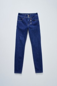 SECRET PUSH IN SKINNY JEANS SECRET PUSH IN SKINNY JEANS