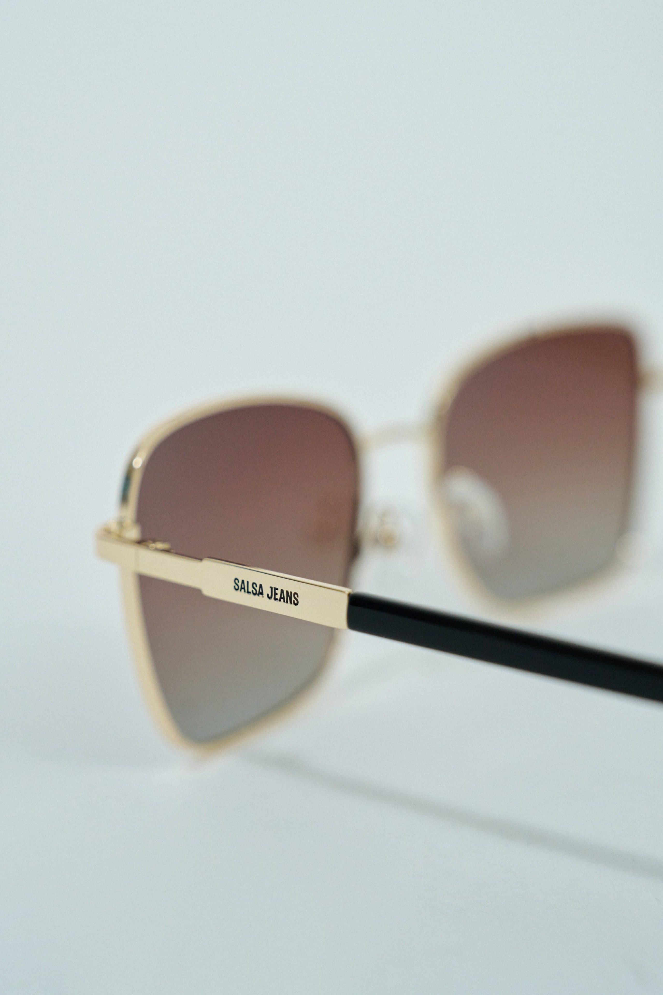ADVENTUROUS SUNGLASSES