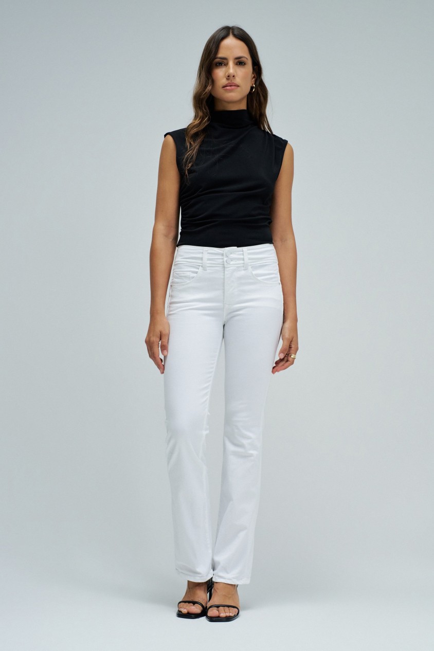 SECRET PUSH IN BOOTCUT JEANS