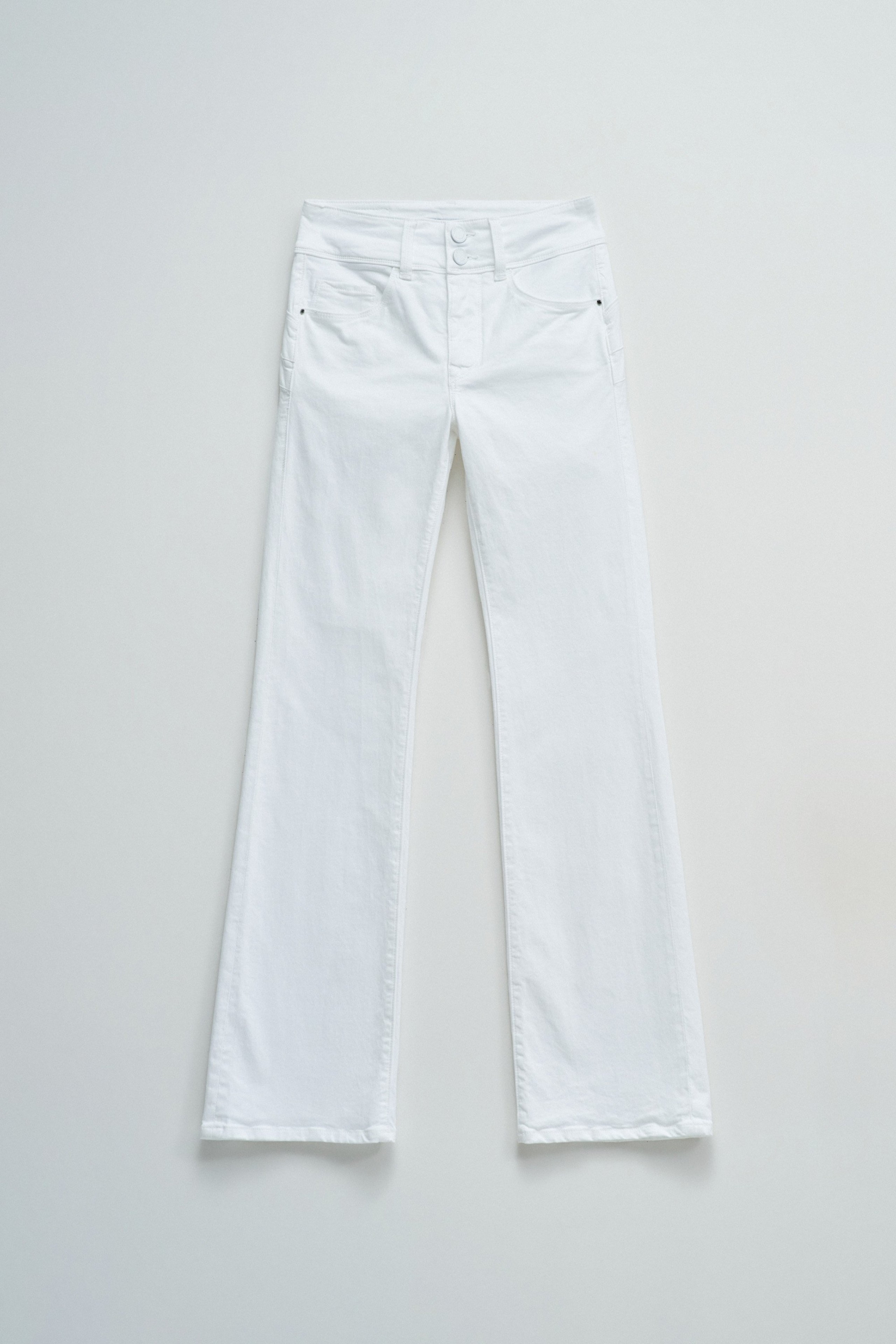 SECRET PUSH IN BOOTCUT JEANS