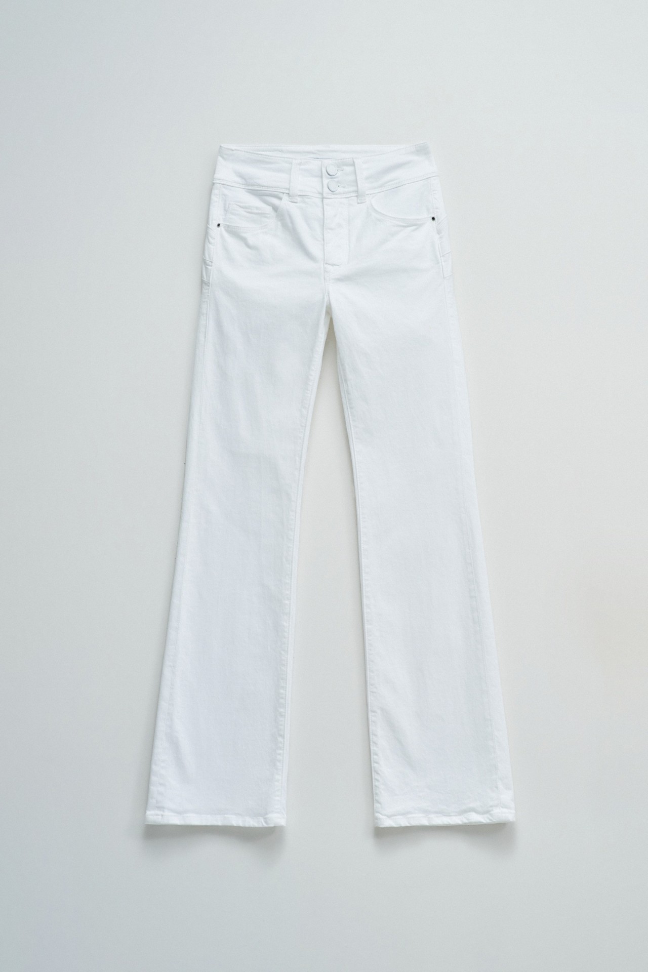 SECRET PUSH IN BOOTCUT JEANS