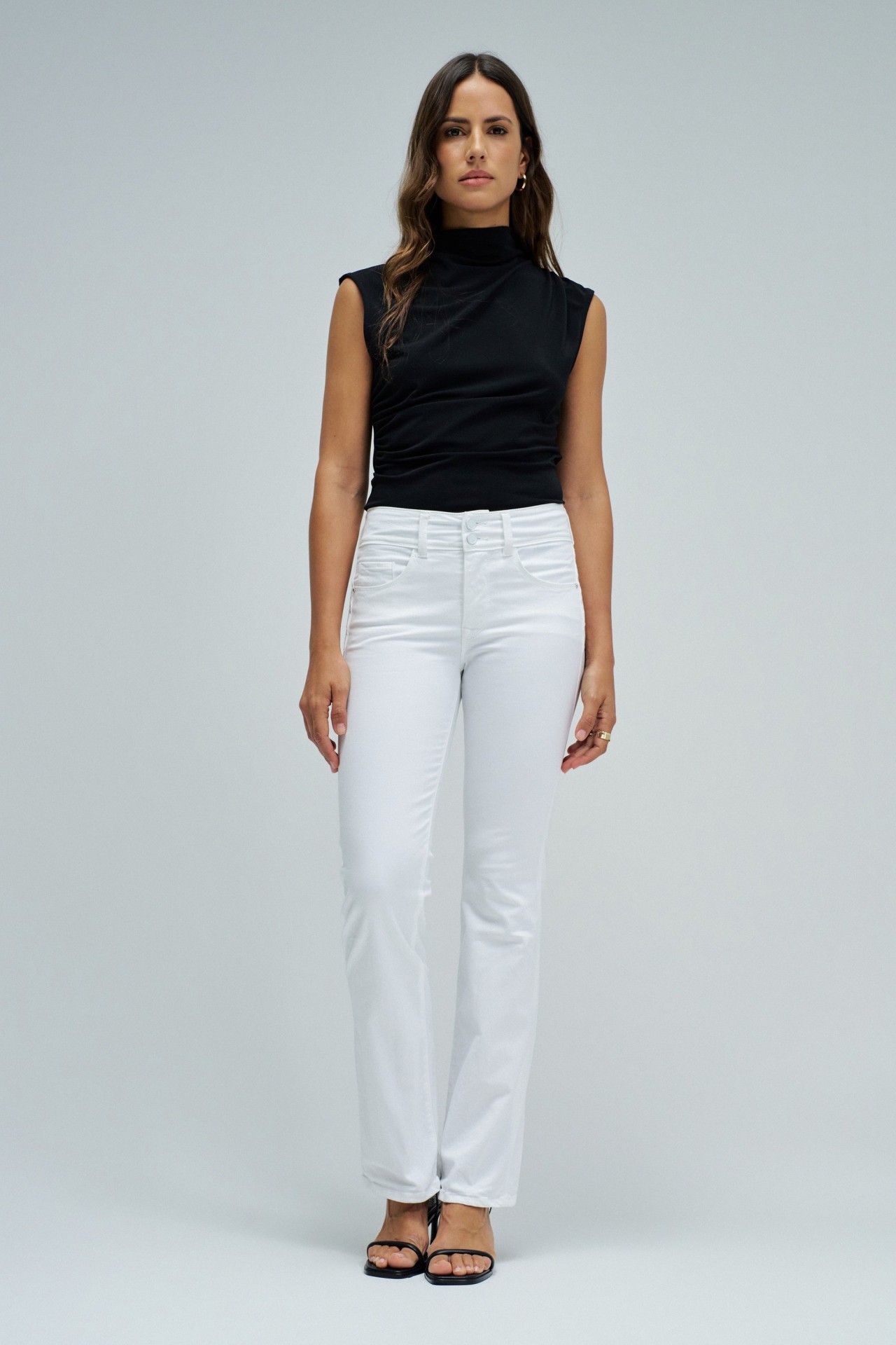 SECRET PUSH IN BOOTCUT JEANS