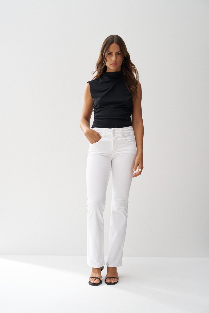 SECRET PUSH IN BOOTCUT JEANS