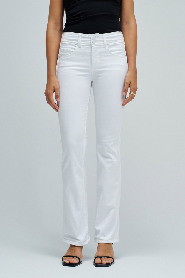 SECRET PUSH IN BOOTCUT JEANS