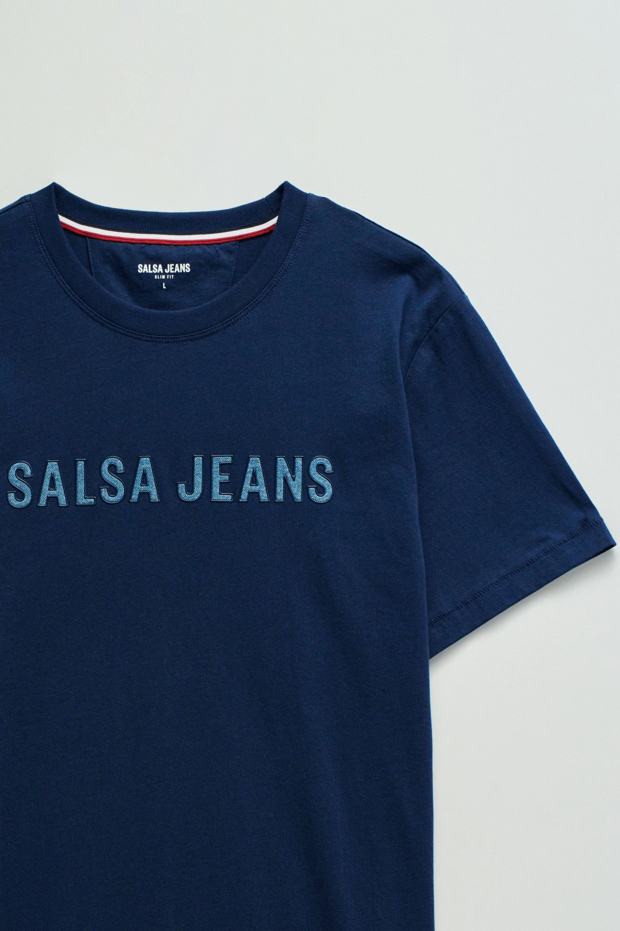 T-SHIRT WITH BRANDING
