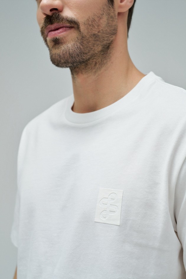 T-SHIRT COM BRANDING