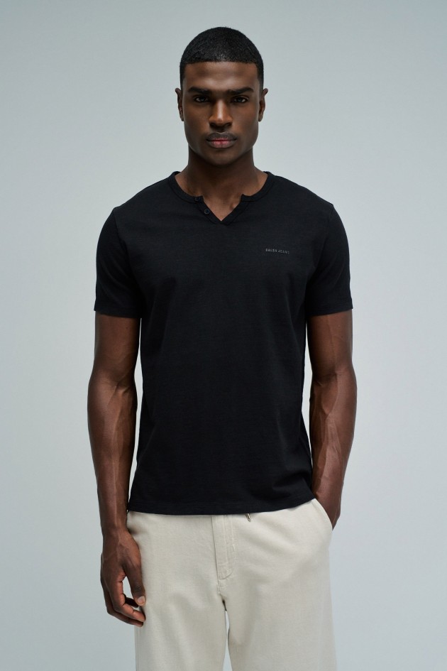 T-SHIRT WITH BRANDING