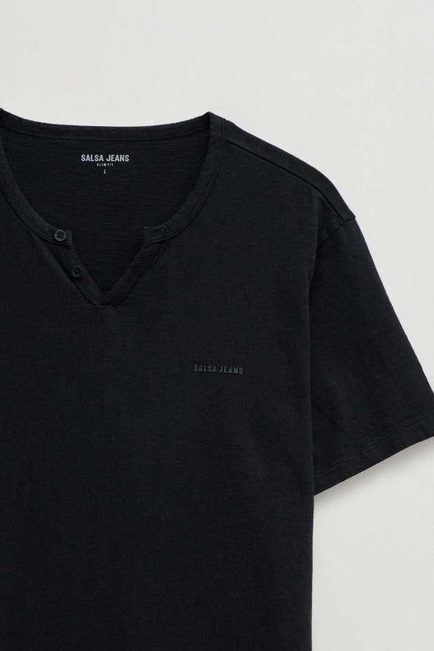 T-SHIRT WITH BRANDING