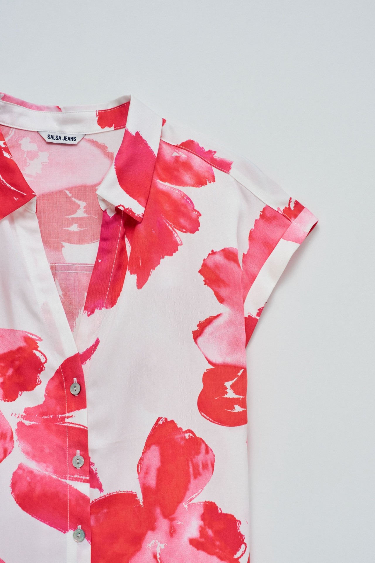 BLUSA COM PADR�O FLORAL