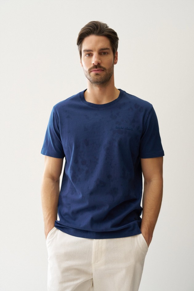 T-SHIRT WITH BRANDING