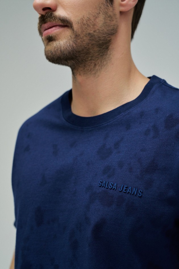 T-SHIRT WITH BRANDING