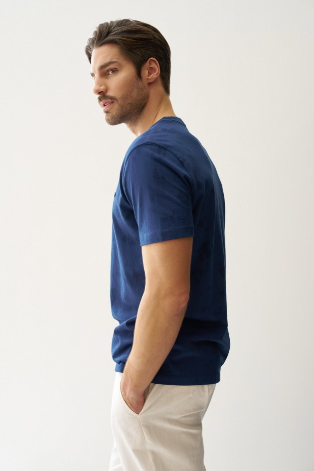 T-SHIRT WITH BRANDING