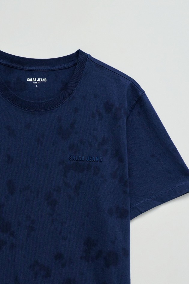 T-SHIRT WITH BRANDING