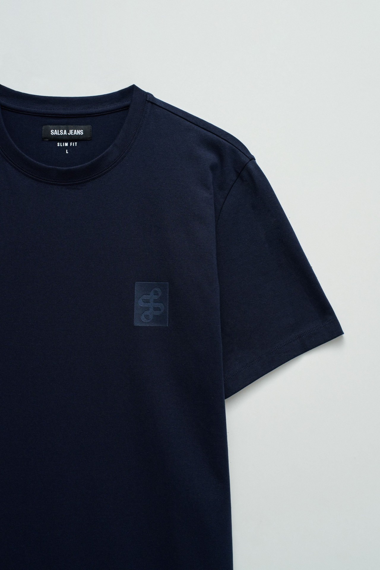 T-SHIRT WITH BRANDING